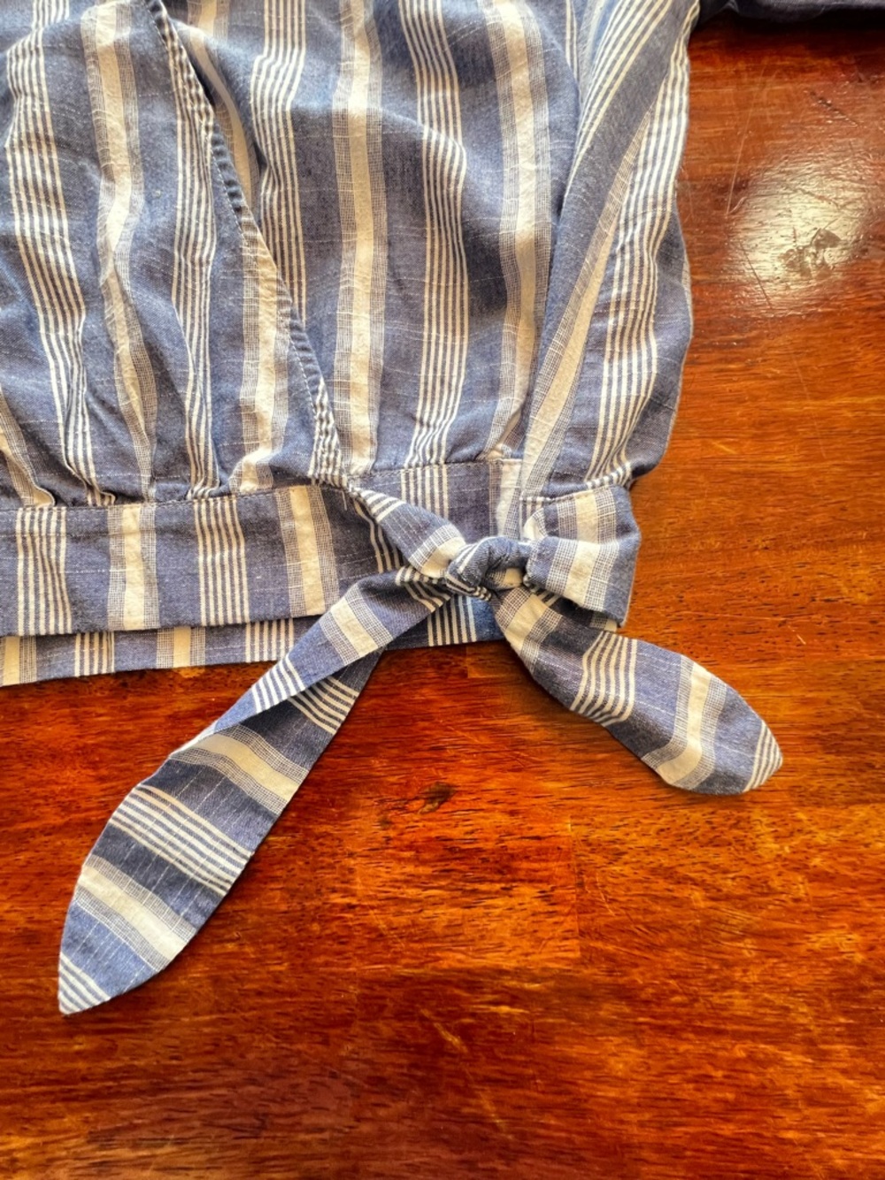 Everly Women's Striped V-Neck  Wrap Blouse Size M Blue White  Preppy Coastal - Picture 6 of 11